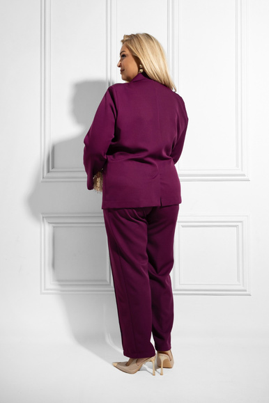 Śliwkowy komplet garniturowy PREMIUM – wiązana marynarka i spodnie z kantem Plus Size