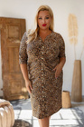 Sukienka midi ELZA w panterkę – styl, charakter i kobiecość w dużym rozmiarze.