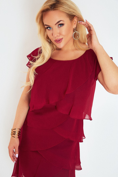 Bordowa koktajlowa sukienka Bellissima – szyfonowe falbany, lekkość i klasa Plus Size
