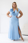 Błękitna długa sukienka ROSA maxi – subtelny luksus i świeża elegancja w dużym rozmiarze