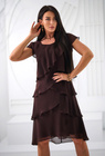 Czekoladowa sukienka BELLISSIMA Plus Size – falbany, szyfon, klasa