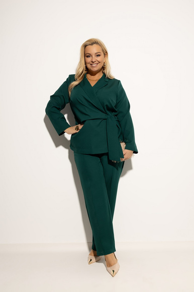 Butelkowozielony komplet garniturowy PREMIUM – wiązana marynarka i spodnie z kantem Plus Size