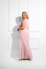 Pudroworóżowa elegancka sukienka wieczorowa DIVINA ROYALE Plus Size – efekt premium