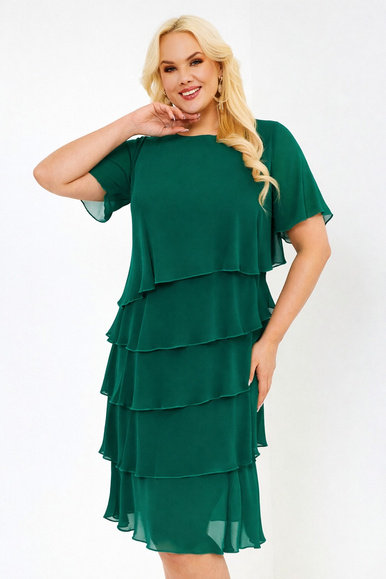 Butelkowozielona szyfonowa sukienka koktajlowa midi MELANIA EMERALD Plus Size – falbany i lekkość
