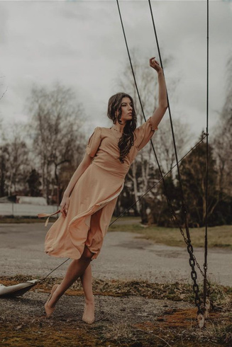 Beżowa szyfonowa kopertowa sukienka Laura Plus Size