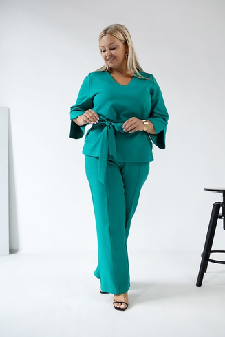 Komplet LUXARIA – zielony – bluzka z wiązaniem i eleganckie spodnie