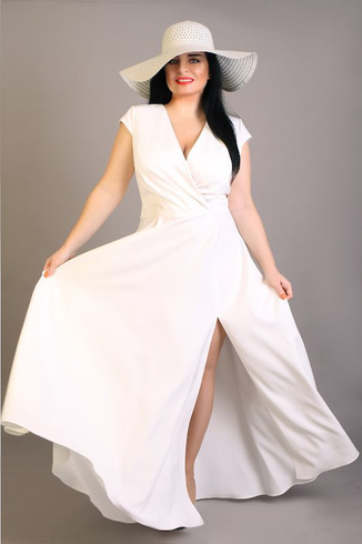 Ecru długa sukienka wieczorowa BELLA ELEGANZA – luksusowa prostota w dużym rozmiarze